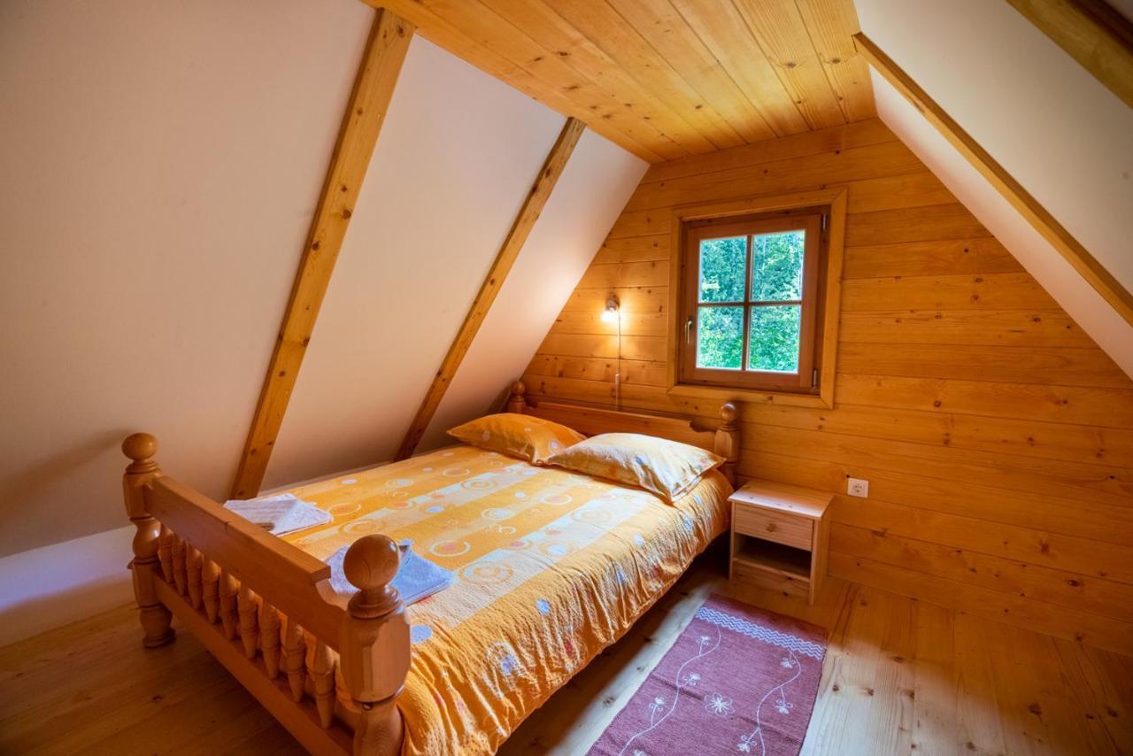 Cottages Kravanja เทรนตา ภายนอก รูปภาพ