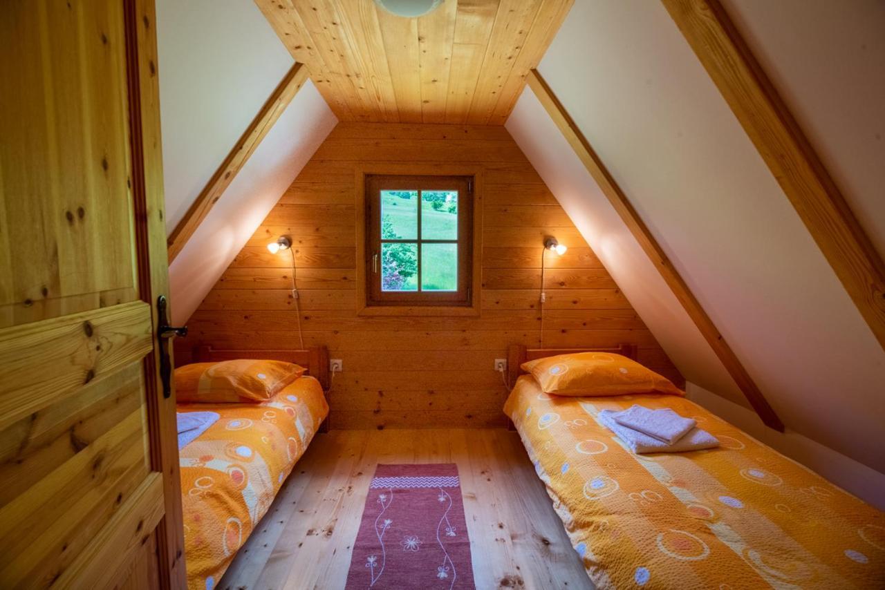 Cottages Kravanja เทรนตา ภายนอก รูปภาพ