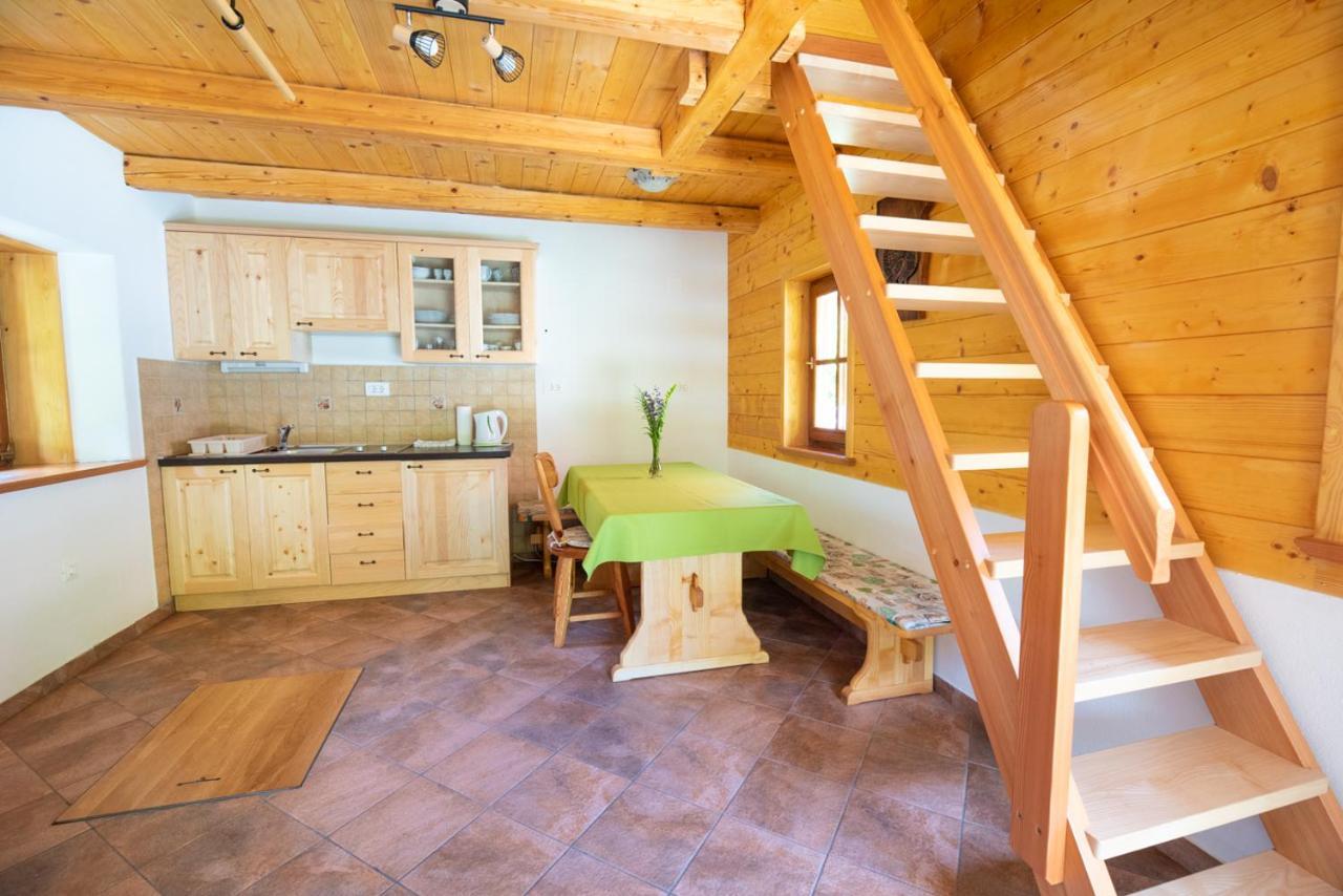 Cottages Kravanja เทรนตา ภายนอก รูปภาพ